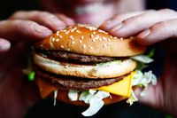 Wah! Sekali Makan Fast Food, Donald Trump Mengasup 2500 Kalori