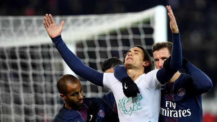 Cavani Sudah 100 Gol untuk PSG
