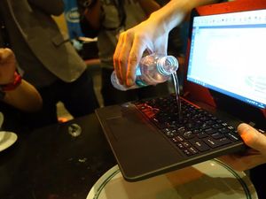 TravelMate B117, Laptop Tahan Banting Buat Anak Sekolah