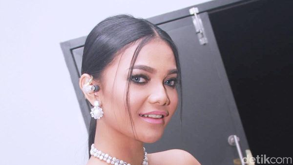 Anggunnya Penampilan Citra Scholastika