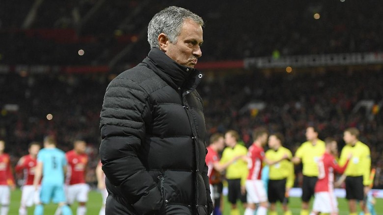Mourinho Diskors Satu Laga dan Denda Rp 271 Juta Mourinho Diskors Satu Laga dan Denda Rp 271 Juta