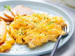 Dengan Oven Microwave Bisa Bikin Telur Orak Arik dalam 5 Menit!