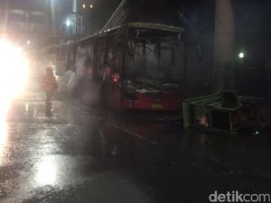 Polisi: Kebakaran Bus TransJ Gandeng di Depan BNN Akibat Korsleting Listrik Polisi: Kebakaran Bus TransJ Gandeng di Depan BNN Akibat Korsleting Listrik