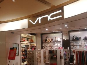 Sandal Hingga Wedges VNC Diskon Sampai Setengah Harga di Grand Indonesia