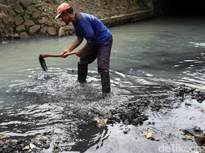 Pengerukan Lumpur Kali Hang Lekir