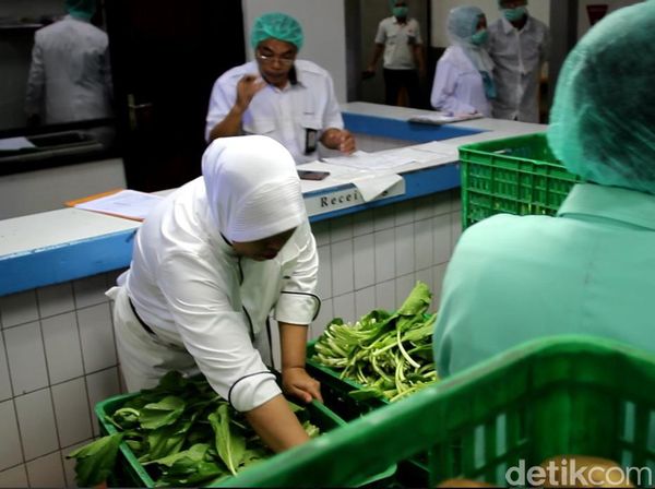 Foto Perjalanan Makanan dari Dapur Sampai ke Pesawat