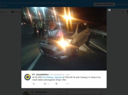 Mobil Tabrak Truk di Tol Jagorawi KM 04, Pengemudi Dibawa ke RS Polri