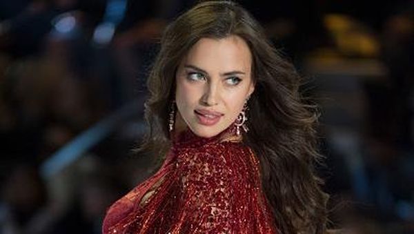 Foto: Para Model Hamil Pakai High Heels di Catwalk, Bikin Deg-degan