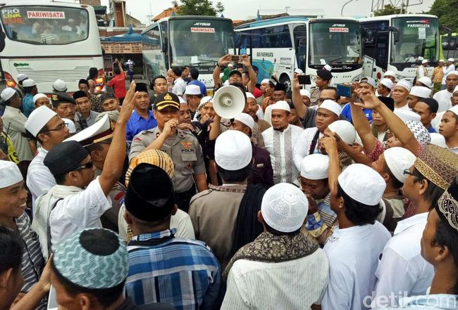 Massa Aksi 2 Desember Berangkat dari Surabaya