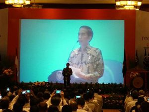 Jokowi ke Pengusaha: Jangan Karena Masalah Politik, Ekonomi Goyang