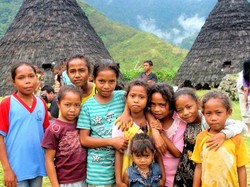 Merasakan Keramahan Asli Indonesia di Wae Rebo