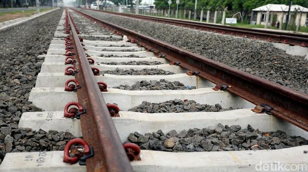 Rel dan Stasiun Kereta Bandara Mulai Terlihat