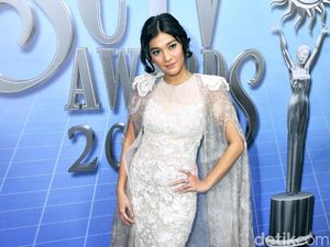 Cantiknya Naysilla Mirdad dengan Cape Dress