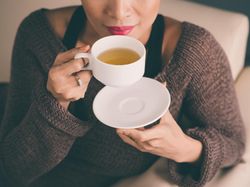 Selalu Minum Teh Usai Makan, Mengapa Terasa Pusing?