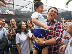 Usai Pelimpahan Bukti di Kejagung, Ahok Blusukan ke Ragunan