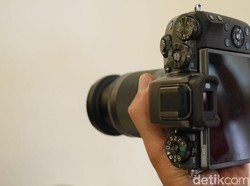 Ada Bunyi Aneh di Lensa Kamera, Normalkah?