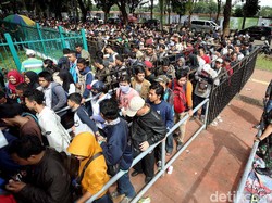 Nasib Suporter Timnas: Beli Online Susah, Beli Offline Terhadang Macet