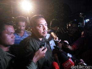 Langganan Artis, Sunan Kalijaga Pamer Uang Ratusan Juta di Dashboard Mobil
