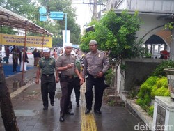 Polisi dan Anggota TNI Berpeci Kawal Aksi Damai 2 Desember di Medan