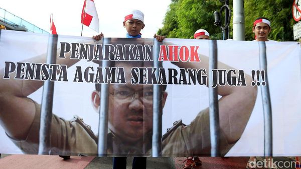 Foto-foto Aksi Jalan Kaki Massa Aksi 2 Desember