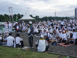 Massa Aksi 2 Desember Mulai Gelar Sajadah di Lapangan Monas