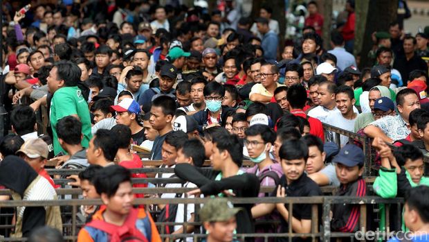 Bermalam di GBK demi Dapat Tiket Timnas