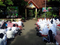 Pelajar dan MUI Probolinggo Doa Bersama untuk Indonesia Damai