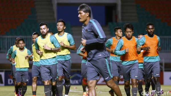 Skuat Garuda Jajal Lapangan Pakansari