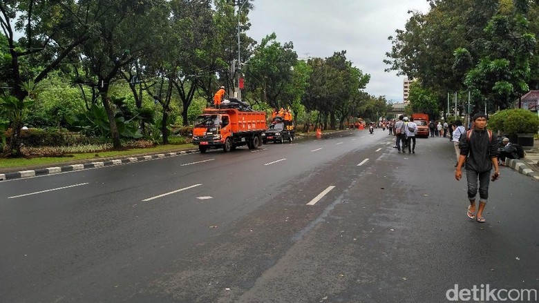 Massa Bubar, Jl Medan Merdeka Selatan Lancar dan Bersih dari Sampah