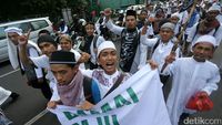 Massa Aksi Damai 2 Desember Menuju Monas