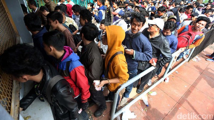 Tiket Indonesia vs Vietnam Dilaporkan Sudah Habis Terjual, Suporter Masih Setia Antre