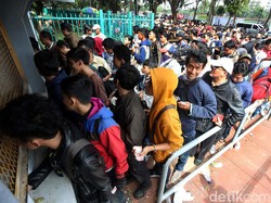 Tiket Indonesia vs Vietnam Dilaporkan Sudah Habis Terjual, Suporter Masih Setia Antre