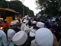 Dari Istiqlal, Massa Aksi 2 Desember Mulai Jalan Kaki Menuju Monas