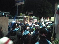 Ratusan Santri Bersih-bersih Aa Gym Terkendala Bus Ikut Aksi 2 Desember