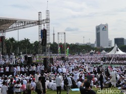 Wakil Ketua MPR Hidayat Nur Wahid Ikut Orasi di Panggung Aksi 2 Desember