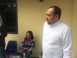 Ada Beda Keterangan Soal Beredarnya Foto Mulan Dampingi Dhani