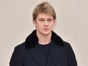Joe Alwyn Rela Ikut Pelatihan Militer Demi Billy Lynns Long Halftime Walk