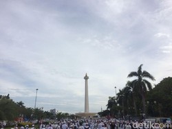 Duduk di Sebelah Habib Rizieq, Kapolri Khidmat Ikuti Aksi 2 Desember