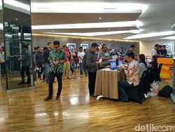 Calo Berkeliaran di Lokasi Penukaran Tiket