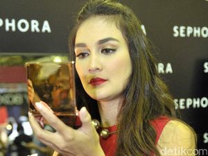 Luna Maya Berbagi Tips Memasang Bulu Mata Palsu Bagi Pemula