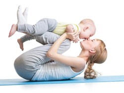 Deretan Ibu yang Sukses Buktikan Olahraga Bisa Dilakukan Sambil Asuh Anak