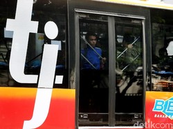 Bus TransJakarta Mogok di Dekat Halte Benhil Jakarta