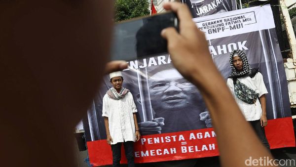 Massa Aksi 2 Desember Padati Bundaran HI