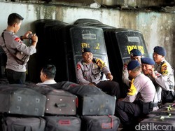 Sempat Ricuh, Polisi Kawal Pentas Seni di Kampus Unis Tangerang