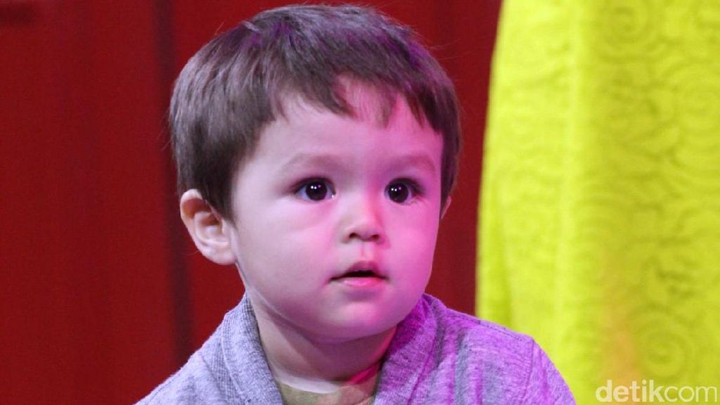 Tingkah El Barack Ini Ngegemesin Banget Tingkah El Barack Ini Ngegemesin Banget