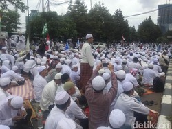 Massa Aksi 2 Desember Gelar Sajadah sampai Tugu Tani dan Kwitang
