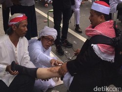 Bila Pegal-pegal, Peserta Aksi 2 Desember Bisa Mampir di Stan Pijat Gratis