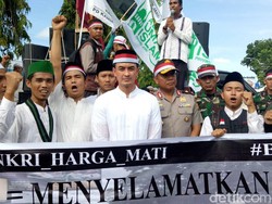 Berikat Kepala Merah Putih, Gubernur Zumi Zola Orasi di Aksi Bela Islam III