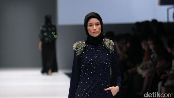 Foto: Koleksi Jenahara Black Label di Jakarta Fashion Week 2017