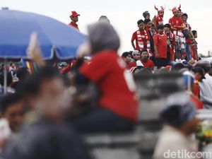 Stadion Pakansari Mulai Memerah.